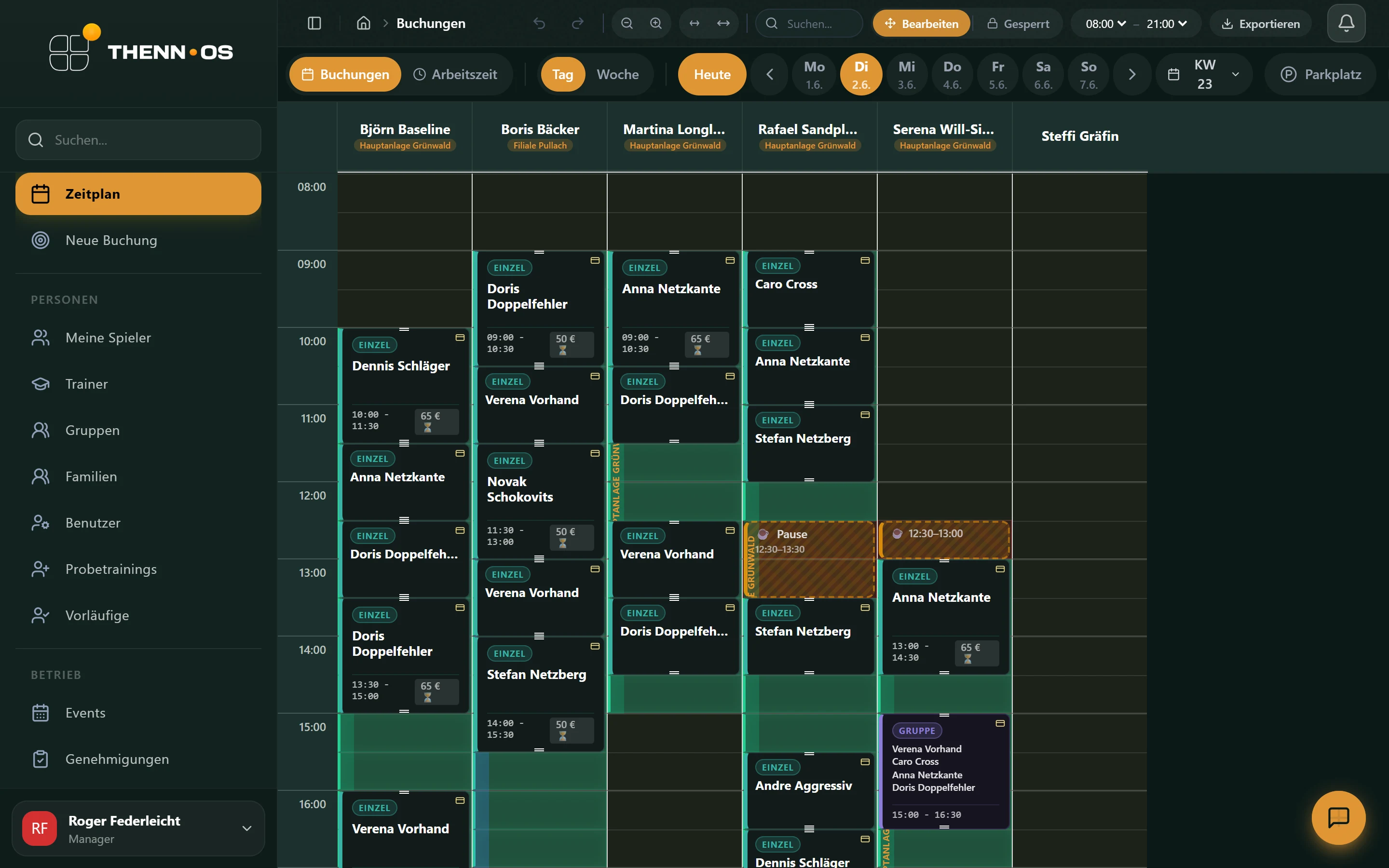 Wochenkalender mit Drag-and-Drop-Buchungen über mehrere Trainer-Spalten